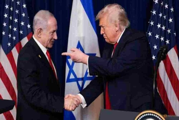 Hubungan Perdana Menteri Israel, Benjamin Netanyahu (kiri) dan Trump 'kembali rancak' sejak Washington melancarkan operasi ketenteraan terbaharu ke atas Teheran.