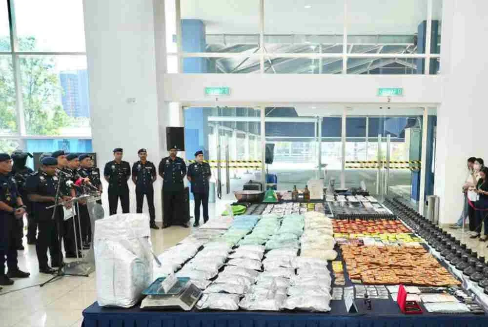 PDRM merekodkan kejayaan merampas pelbagai jenis dadah termasuk cecair vape. Foto PDRM