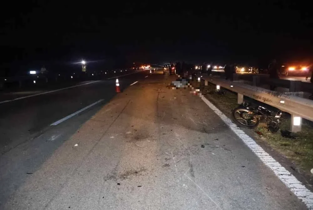 Akibat kemalangan tersebut, tiga penunggang maut di tempat kejadian manakala seorang lagi meninggal dunia ketika menerima rawatan di HTAA.