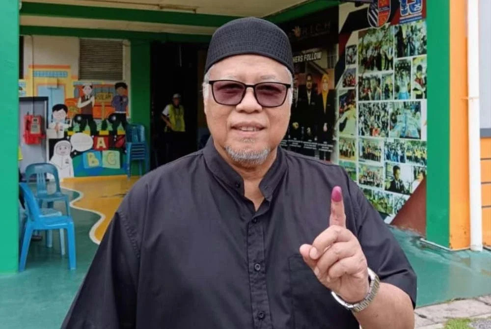 Supaid teruja dan hiba dapat menunaikan tanggungjawab sebagai pengundi buat pertama kali pada usia 75 tahun di SK Taman Bukit Dahlia, Pasir Gudang.