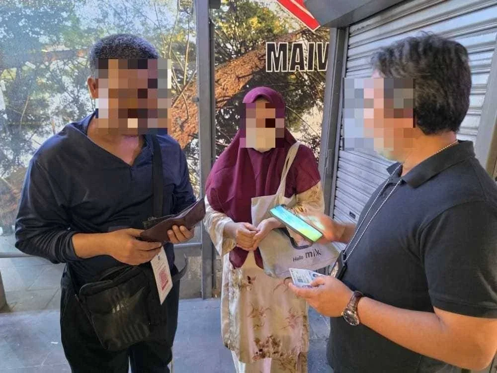 Antara yang ditahan JIM menerusi operasi membanteras sindiket pengemis di sekitar ibu negara pada Jumaat. Foto JIM