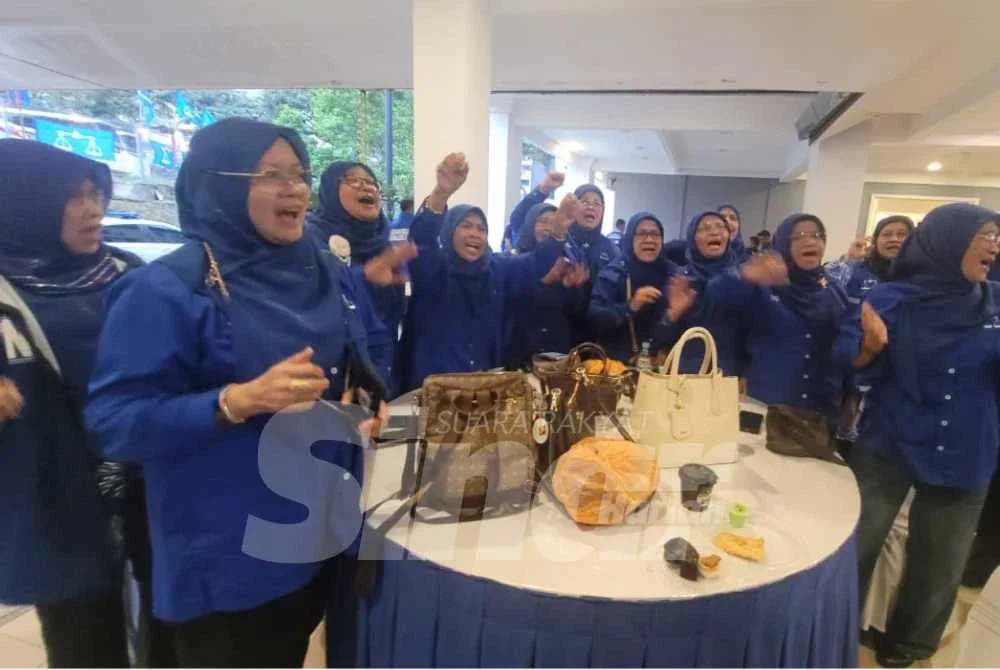 BN kini mendahului di 49 kerusi DUN dalam PRN Johor manakala PH mendahului di 7 kerusi.