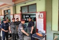 Mohd Khalid (depan) ketika meninjau kelancaran proses pengundian di pusat mengundi SMK Taman Molek, Johor Bahru.