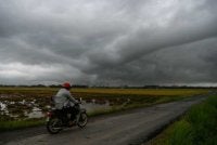 MetMalaysia keluar amaran ribut petir, hujan lebat dan angin kencang di lapan negeri. Gambar hiasan