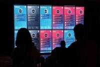  Penyokong Pakatan Harapan (PH) memantau keputusan Pilihan Raya Negeri (PRN) Johor ke-16 melalui skrin besar yang disediakan di Pusat Informasi Pakatan Harapan (PH) di Dewan Inderapura , Pulai Spring Resort Johor Foto Bernama