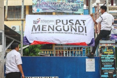 Tepat 8 pagi, sebanyak 1,076 pusat mengundi membabitkan 4,889 saluran dibuka serentak bagi membolehkan rakyat Johor menentukan mandat baharu di 56 DUN. Foto Bernama