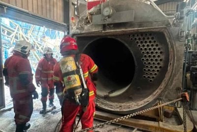 Api telah dipadamkan oleh pekerja kilang sebelum ketibaan pasukan bomba.