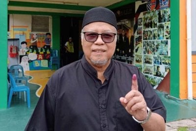 Supaid teruja dan hiba dapat menunaikan tanggungjawab sebagai pengundi buat pertama kali pada usia 75 tahun di SK Taman Bukit Dahlia, Pasir Gudang.