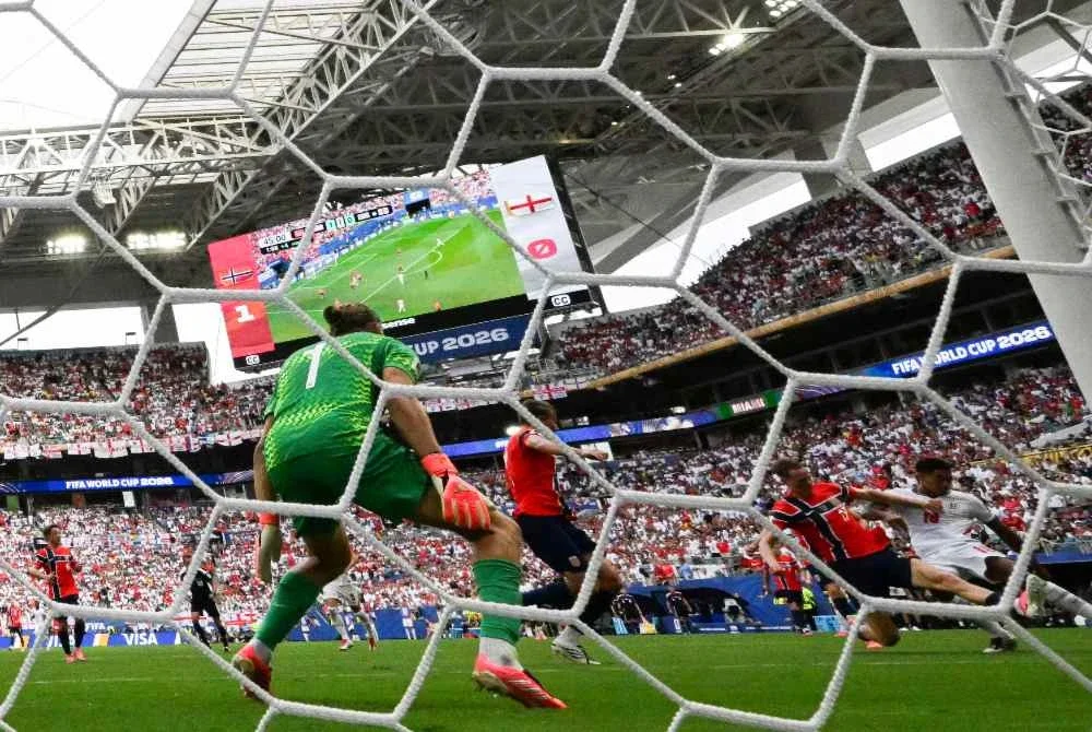 Jaringan penyamaan Bellingham mencetuskan bantahan pemain Norway yang mendakwa bola terkena kabel kamera sebelum gol itu terhasil. Foto Agensi