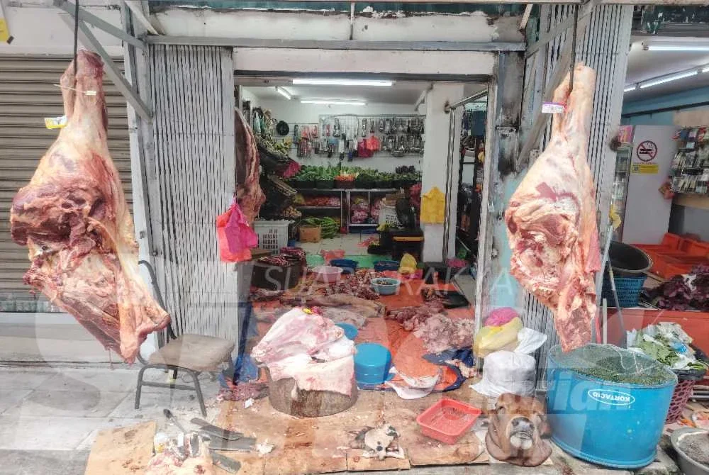 Premis menjual dan memotong daging dipercayai diusahakan warga asing yang beroperasi di sekitar 'bus stand Klang'.