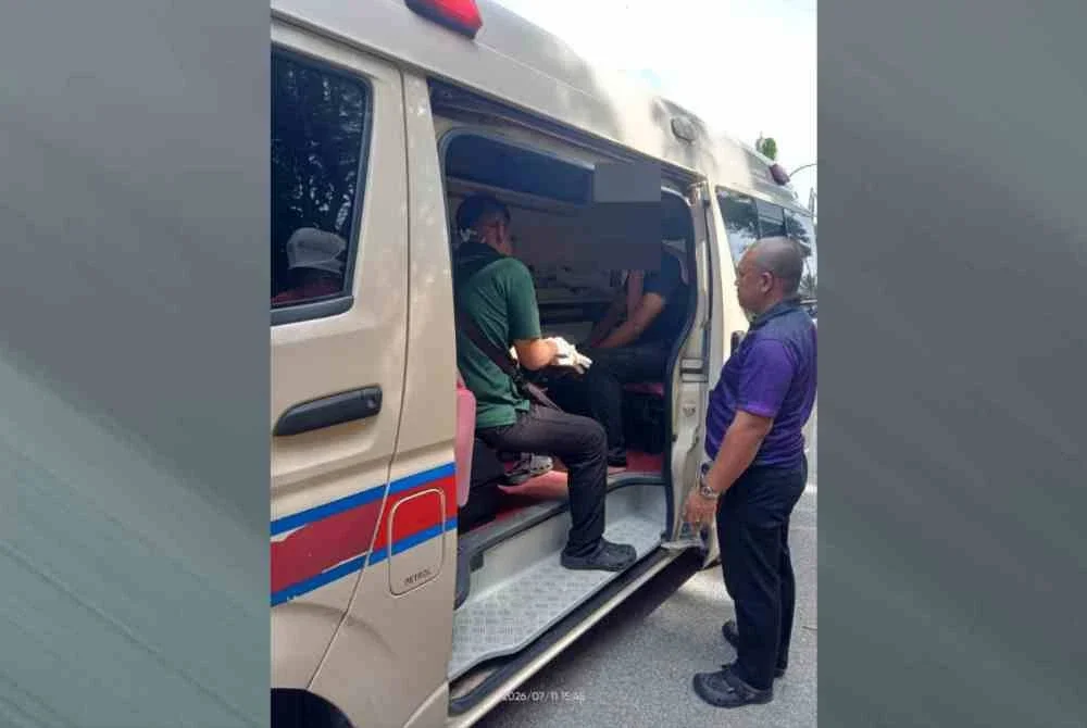 Pelajar itu mengalami kecederaan pada lengan kiri dan dibawa ke Hospital Pakar Universiti Sains Malaysia (HPUSM) untuk mendapatkan rawatan lanjut.