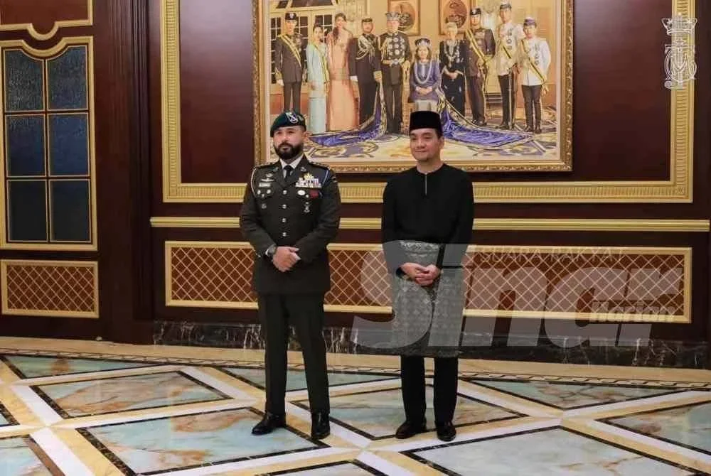 Onn Hafiz mengangkat sumpah sebagai Menteri Besar Johor pada Ahad. 
