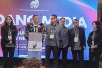 Ramlan (dua dari kiri) ketika sidang media di Bangunan Sultan Ismail, Kota Iskandar pada Ahad
