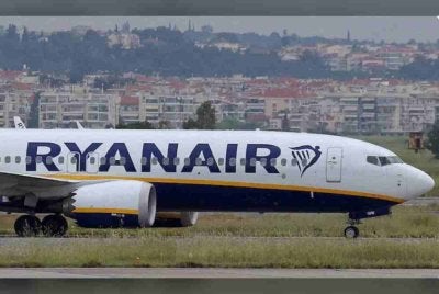 Sebuah pesawat Ryanair berada di landasan Lapangan Terbang Makedonia di Thessaloniki, Greece. Gambar hiasan Foto: Reuters/Alexandros Avramidis