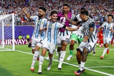 Julian Alvarez (dua kiri) meledak gol yang mencetuskan kebangkitan Argentina. Foto Agensi