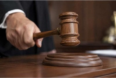 Seorang buruh didenda RM6,500 kerana mengeluarkan kata-kata kesat sebelum menendang seorang anggota polis ketika serbuan pada bulan lalu