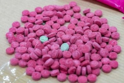 Pemeriksaan polis menemukan 10 peket plastik mengandungi pil disyaki yaba seberat 221.41 gram. Gambar hiasan