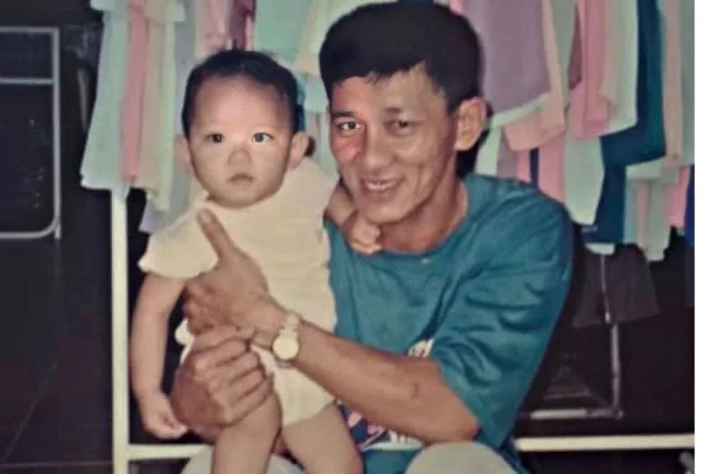 Gambar kenangan Teoh Lee Ann @ Muhammad Ridhuan Teoh bersama abang sulung kepada Siti Aissah yang telah meninggal dunia.