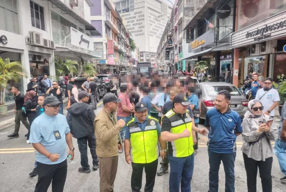 JIM menggempur Jalan Kenanga, Kuala Lumpur pada Isnin.