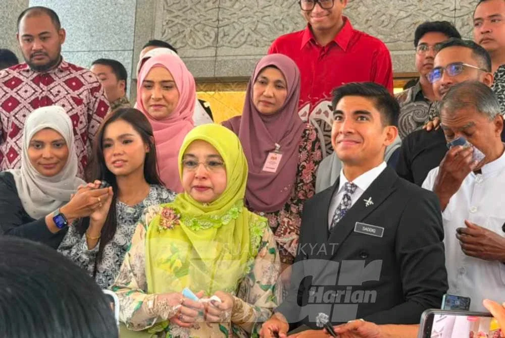 Penyanyi Bella Astillah turut hadir memberi sokongan kepada tunangnya, Syed Saddiq di Mahkamah Persekutuan Putrajaya pada Isnin. Foto Sinar Harian - ASRIL ASWANDI SHUKOR.