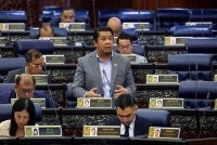 Timbalan Menteri Luar, Datuk Lukanisman Awang Sauni. 