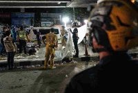 Sekurang-kurangnya 27 orang maut manakala puluhan yang lain lagi cedera selepas kebakaran berlaku di sebuah bar di kawasan Lat Phrao, daerah Chatuchak, Bangkok. Foto: AFP 