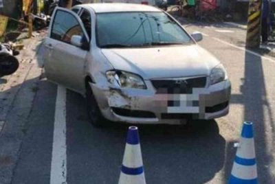 Kemalangan sebuah kereta bongkar mayat dalam keadaan ngeri. 