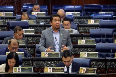 Timbalan Menteri Luar, Datuk Lukanisman Awang Sauni. 