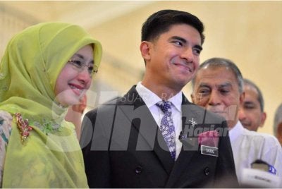 Syed Saddiq (dua dari kiri) kekal dibebaskan oleh Mahkamah Persekutuan di sini pada Isnin. Foto: ASRIL ASWANDI SHUKOR