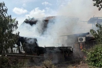 Kebakaran memusnahkan kira-kira 80 peratus rumah terbabit.