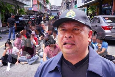 Zakaria ditemui pemberita selepas Op Mega di Jalan Kenanga, Kuala Lumpur pada Isnin. MOHD HALIM ABDUL WAHID