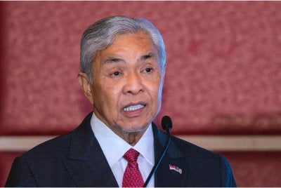Ahmad Zahid ketika berucap pada Majlis Amanat Bersama Kontinjen TVET@KKDW Ke Worldskills Shanghai 2026 di sebuah hotel hari ini. - Foto: Bernama