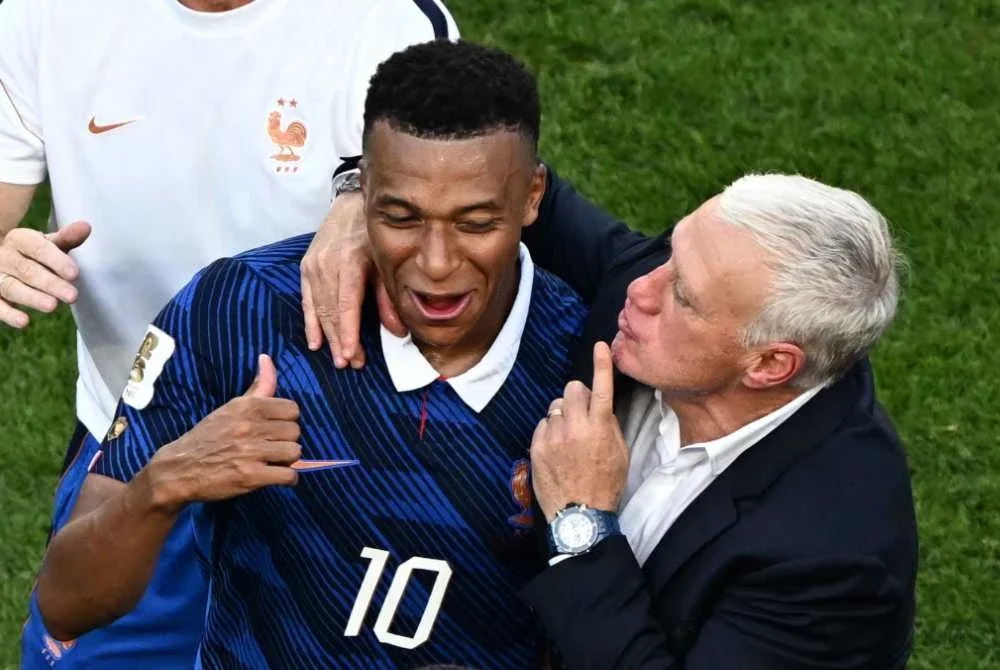Mbappe (kiri) akan menutup mulut pengkritiknya di Sepanyol jika berjaya menyingkirkan La Roja di Dallas. Foto Agensi