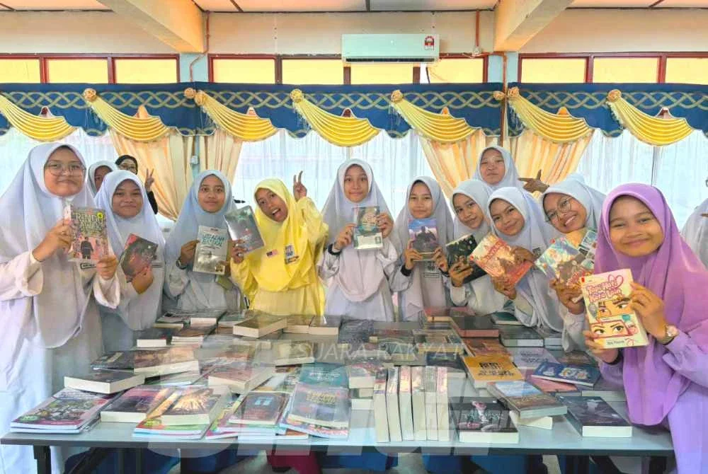 Pelajar teruja kerana ditawarkan pelbagai pilihan buku berkualiti merangkumi bahan akademik, buku motivasi, novel serta bahan bacaan umum