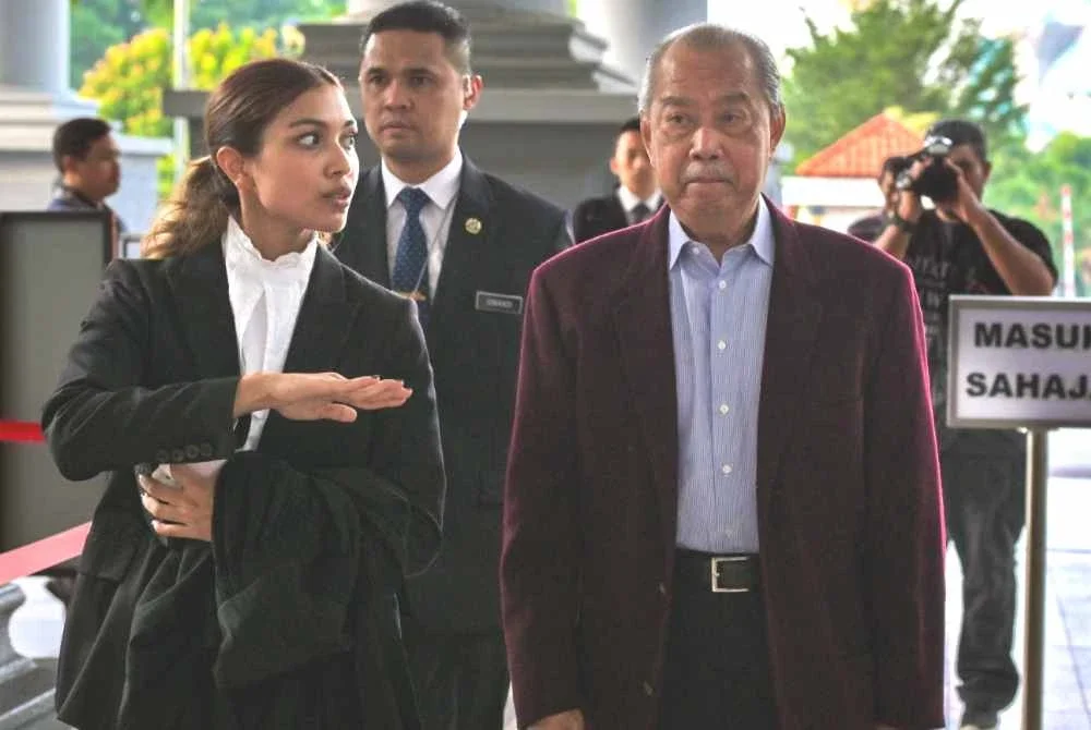 Muhyiddin hadir di Mahkamah Tinggi pada Selasa bagi perbicaraan tujuh pertuduhan menyalahgunakan kedudukan dan pengubahan wang haram. Foto Bernama
