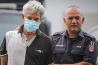 Seorang warga emas dihadapkan ke Mahkamah Majistret pada Selasa di atas satu pertuduhan mengedar dadah jenis fentanyl seberat 39.9 liter pada awal bulan ini. Foto Bernama
