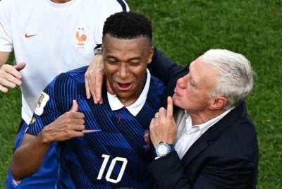 Mbappe (kiri) akan menutup mulut pengkritiknya di Sepanyol jika berjaya menyingkirkan La Roja di Dallas. Foto Agensi