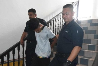 Tertuduh tidak mengaku salah ketika dihadapkan ke Mahkamah Sesyen Ayer Keroh pada Selasa.