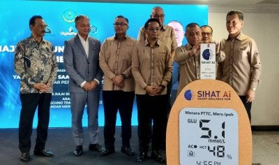 Saarani menyempurnakan Majlis Pelancaran Sihat AI di PTTC di sini baru-baru ini.
