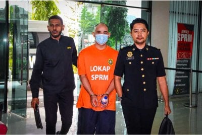 Suspek dibawa ke mahkamah untuk permohonan reman pada Selasa.