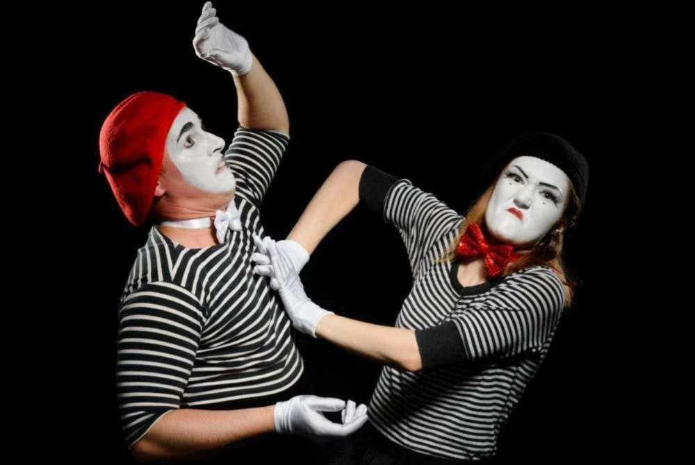 Lawak yang berkualiti ialah lawak yang mampu membuat penonton ketawa melalui kreativiti, kepintaran dan jalan cerita yang menarik. Gambar hiasan