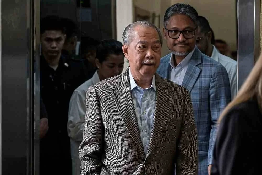 Bekas Perdana Menteri Tan Sri Muhyiddin Yassin hadir bagi perbicaraan kes rasuah dan pengubahan wang haram yang melibatkannya di Mahkamah Tinggi pada Rabu. Foto Bernama.