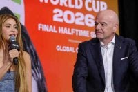 Shakira (kiri) antara artis yang akan membuat persembahan pada waktu rehat separuh masa di final Piala Dunia 2026. Foto: Agensi