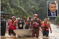 Kejadian banjir yang berlaku di Taman Rambai Indah Sabtu lalu. - Gambar kecil (Rais)