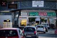 Langkah itu dijangka melancarkan lagi aliran di lintasan sempadan antara Sepanyol dan Gibraltar. - Foto AFP
