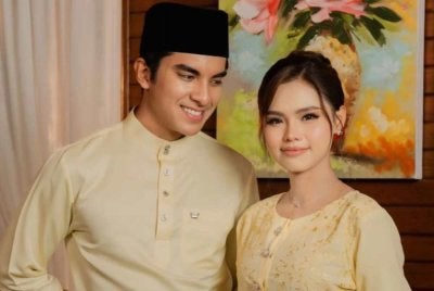 Syabas juga pada tunangnya, Bella yang berada di sisinya dalam susah dan senang. Foto Instagram @syedsaddiq