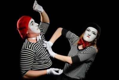Lawak yang berkualiti ialah lawak yang mampu membuat penonton ketawa melalui kreativiti, kepintaran dan jalan cerita yang menarik. Gambar hiasan