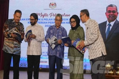 Pelancaran Pelan Strategik KPN 2026–2030 dan Pelan Strategik Digitalisasi KPN 2026–2030 yang dilancarkan oleh Menteri Perpaduan Negara, Datuk Aaron Ago Dagang (tengah) pada Rabu. Foto Rosli Talib
