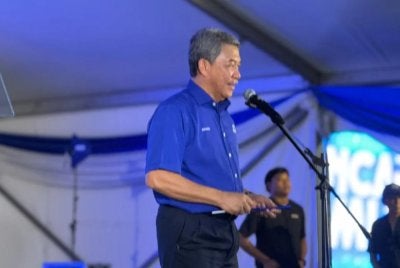 Mohamad berkata, seluruh jentera perlu mengetepikan sebarang perbezaan pendapat dan konflik dalaman agar tumpuan dapat diberikan sepenuhnya kepada usaha menawan semula Negeri Sembilan. - Gambar Astro Awani