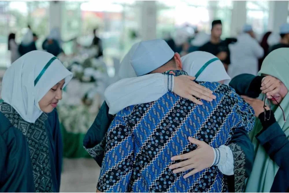Lebih menggembirakan, salah seorang daripada mereka turut dinobatkan sebagai Tokoh Huffaz. Foto: FB Ustaz Ahmad Dusuki Abd Rani